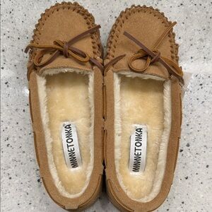 Minnetonka Women's Tan Moccasin Slippers size 6